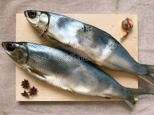 Картофель «Бруто» черный перец 130 гр.: Сиг вяленый