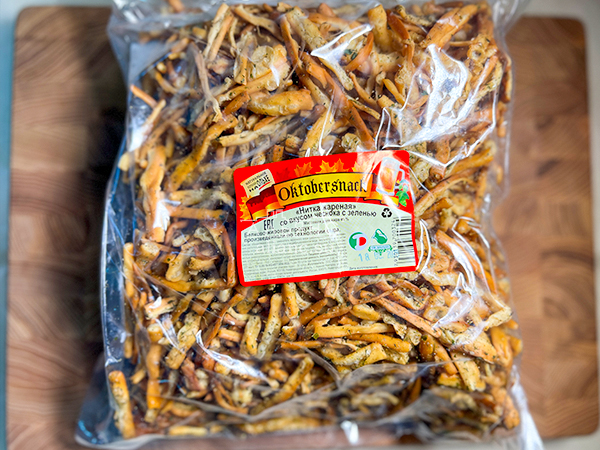 Нитка ЖАРЕНАЯ "Чеснок с зеленью" Oktobersnack 1 кг (сырный продукт) в Коврове